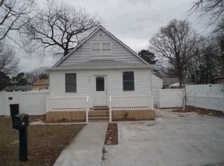 420 45th St, Copiague, NY 11726