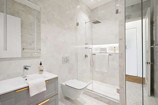 Bathroom, photo 2