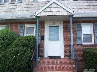146 Cornwell Ave, Williston Park, NY 11596