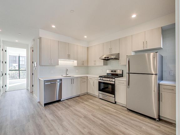 5th image of 1032 Pacific Ave
