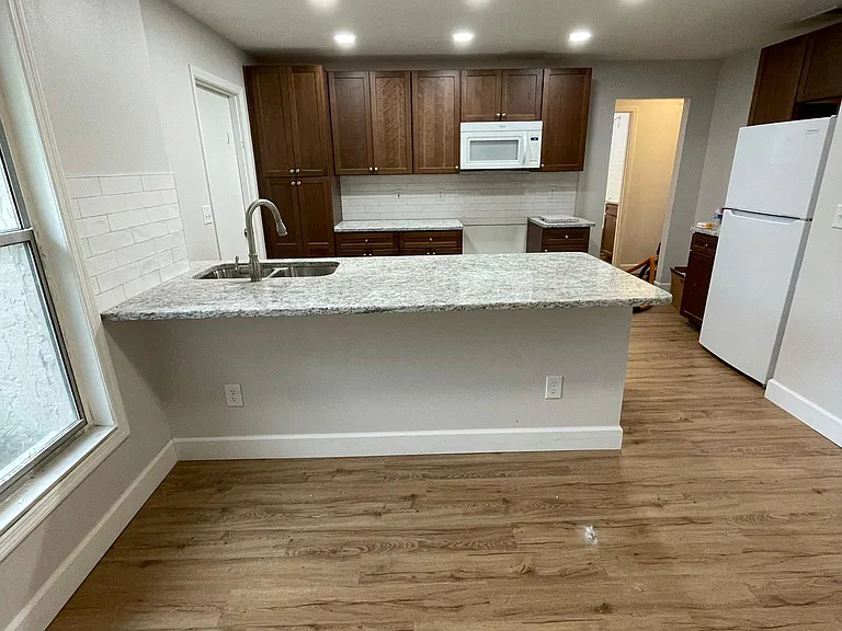 3604 Dovetail Ln N — Photo 3