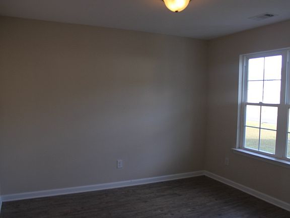 5th image of 119 Roswell Dr W