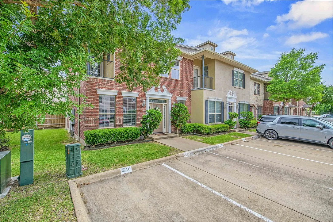 3 bed, 3.5 bath, 1492 sqft, $1,600 — Photo 2