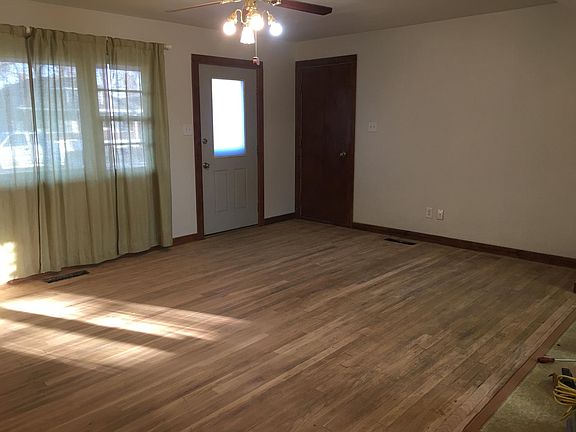 5th image of 1750 N Somerset Ave