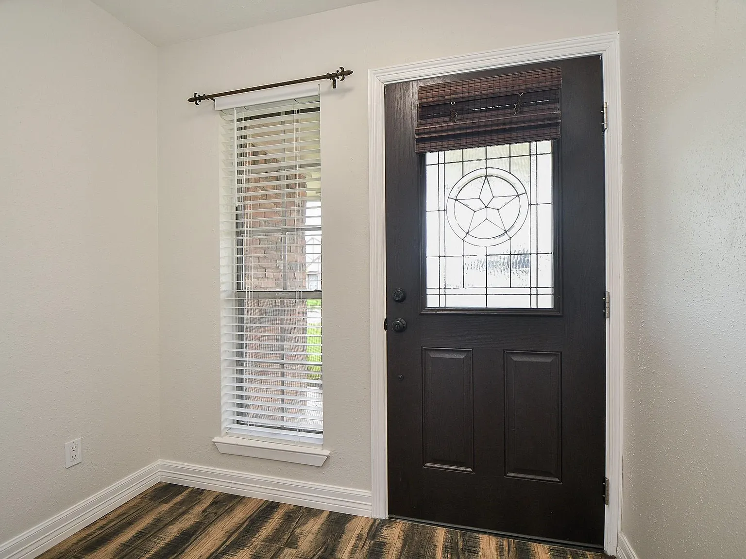 2 bed, 1.0 bath, 1112 sqft, $1,650 — Photo 4
