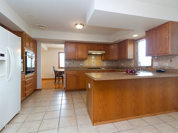 4th image of 3808 Marilyn Dr