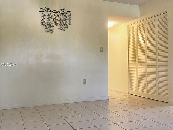 4th image of 276 NE 143rd St #276