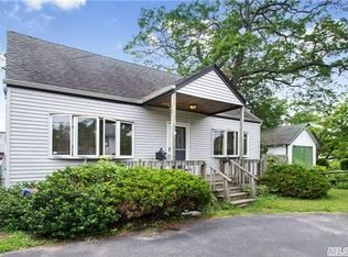 56 Howells Rd, Bay Shore, NY 11706