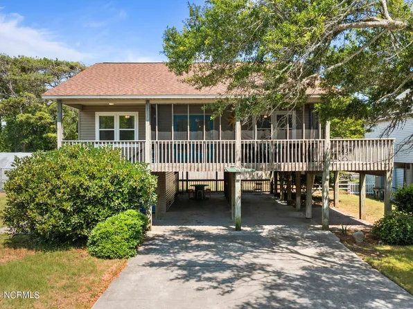106 SE 56th Street, Oak Island, NC 28465