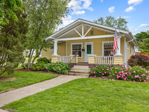 604 Jackson Ave, Saint Charles, IL 60174