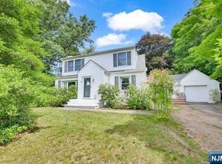 10 Bailey Ave, Oakland, NJ 07436