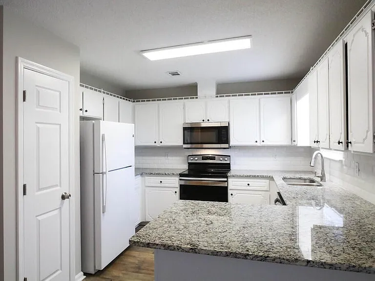 4505 Guinevere Ct — Photo 7