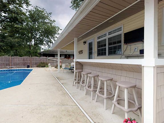 4th image of 1134 Eugene Dr