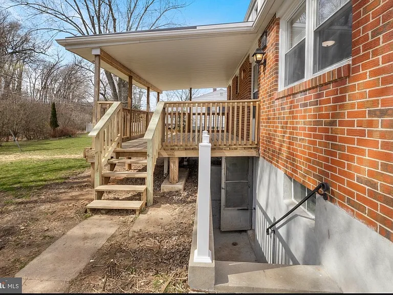 243 Highmeadow Rd — Photo 4