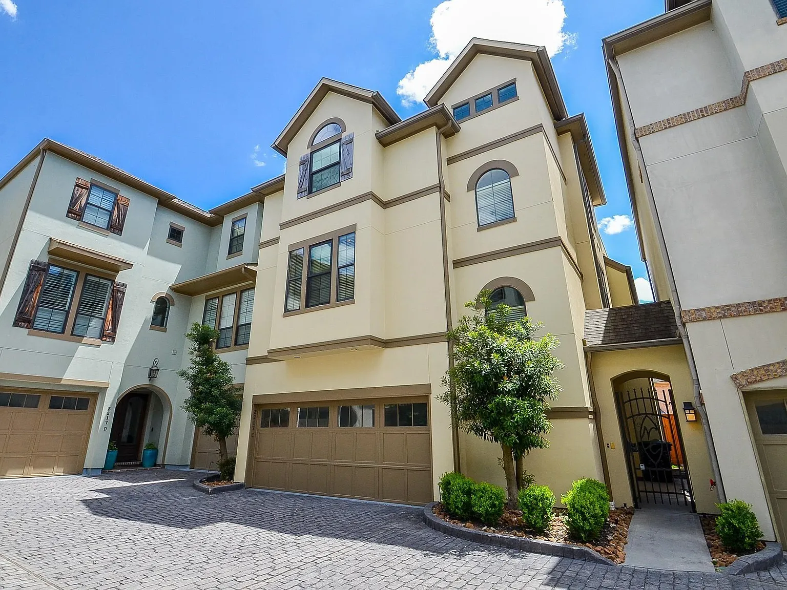 4 bed, 3.5 bath, 3412 sqft, $5,800 — Photo 3