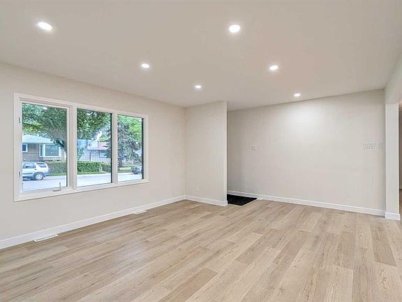 5th image of 44 W Fairview Cres SE