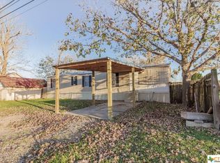 515 Bingham St, Yoakum, TX 77995