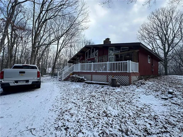 310 Lower Chipmunk Ct, Bushkill, PA 18324