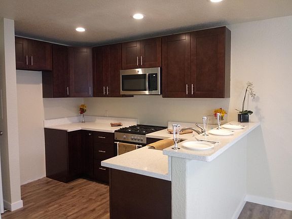 3rd image of 4307 W 142nd St APT 4