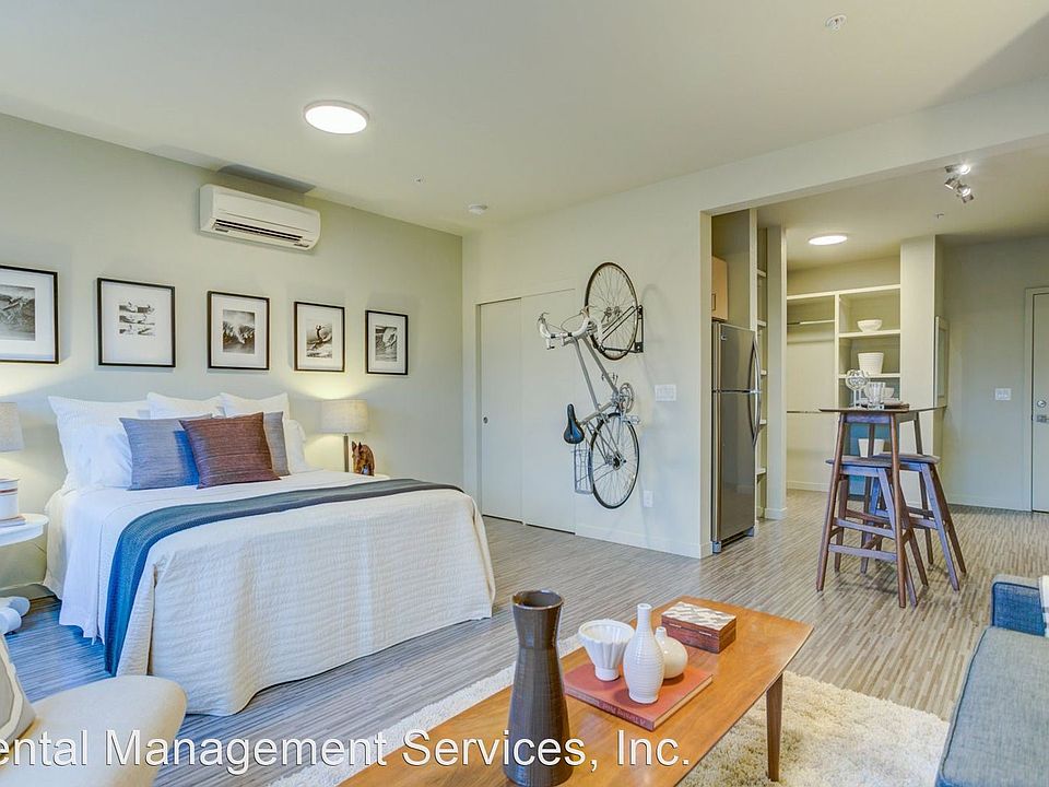 1st image of 3423 SE Hawthorne Blvd APT 301