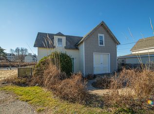 52 Maple Ave, Bay Shore, NY 11706