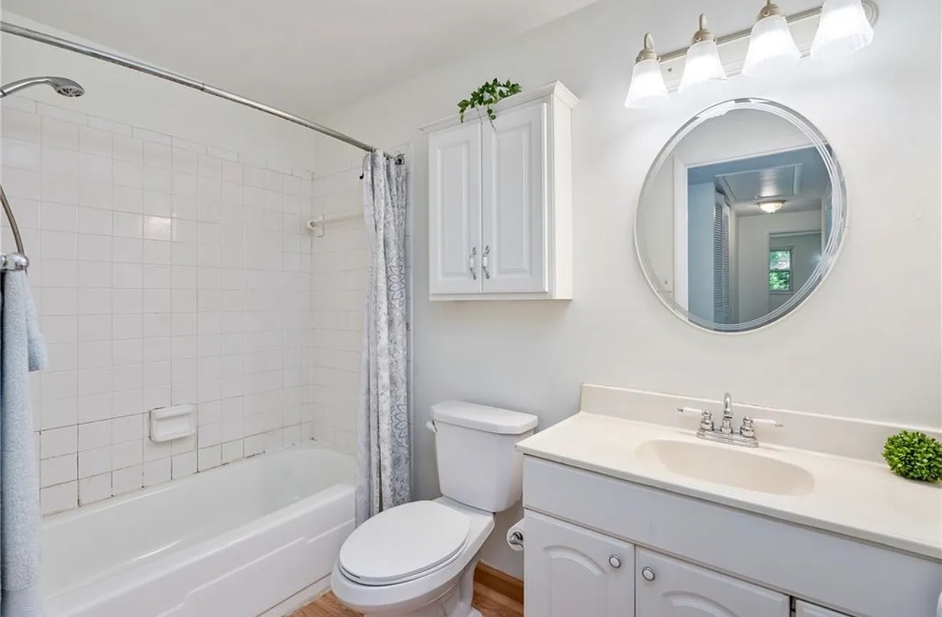 3 bed, 1324 sqft, $1,950 — Photo 4