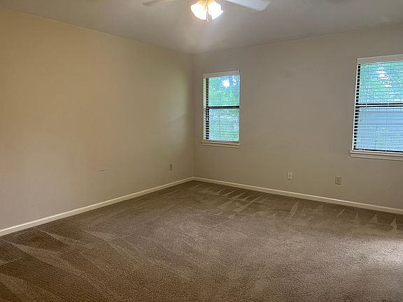 5th image of 422 Country Oaks Dr
