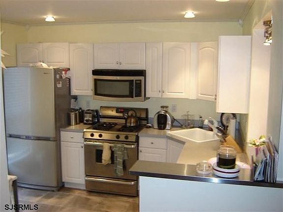4th image of 29 Seneca Dr #29