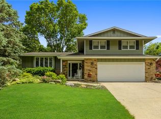 9574 Forest Ave, Clive, IA 50325