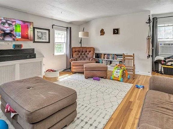 3rd image of 16 McGrady St