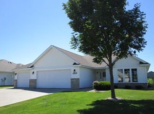 2225 Saint John Ct, North Mankato, MN 56003