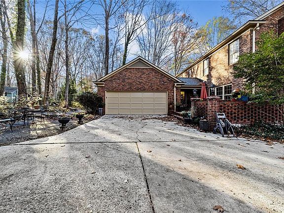 3rd image of 5 Dunaway Ct