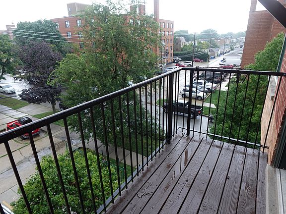 4th image of 2555 W Catalpa Ave APT 4B