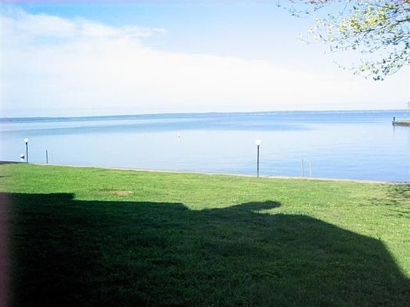 5th image of 100 Edgewater Dr Unit 38