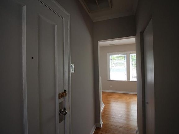 5th image of 4952 W Berteau Ave #2