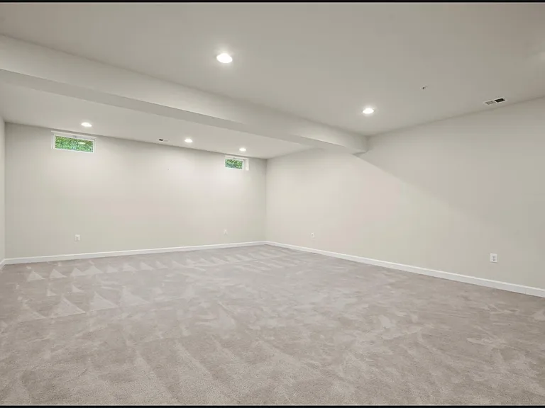 208 Bottsford Ave — Photo 33