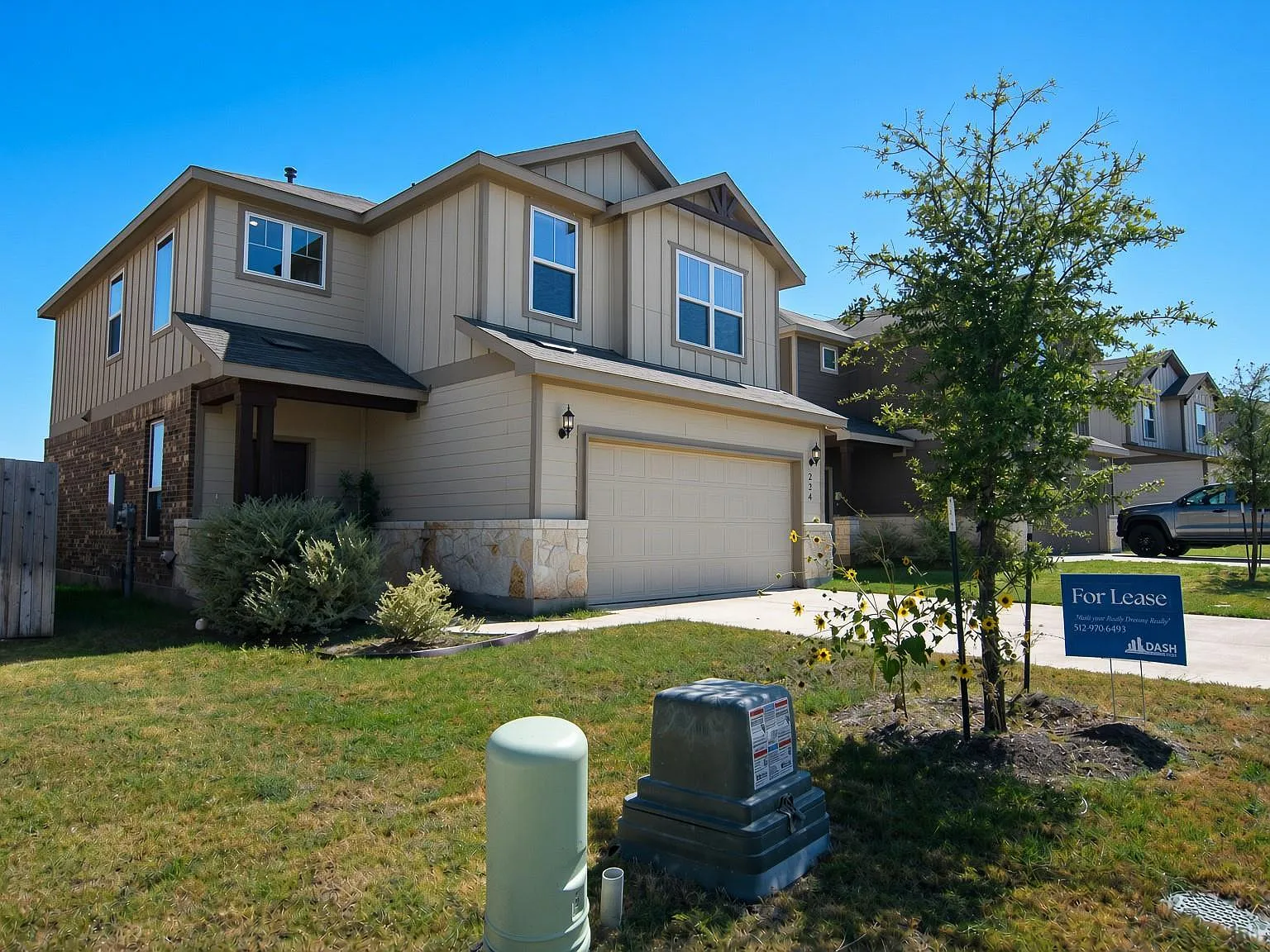 3 bed, 2.5 bath, 1846 sqft, $2,195 — Photo 2