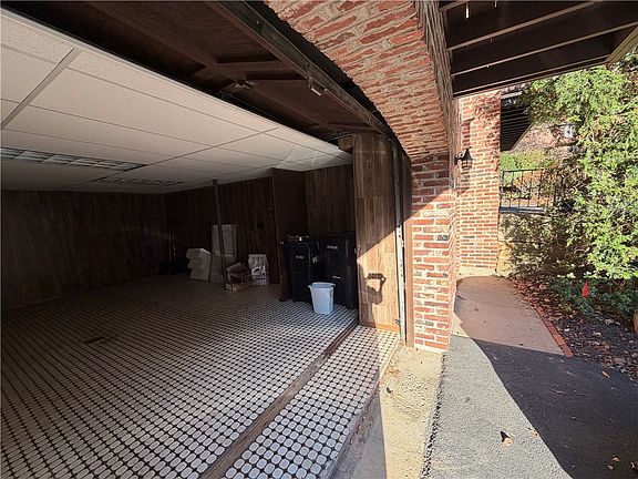 3rd image of 608 Maplewood Ct
