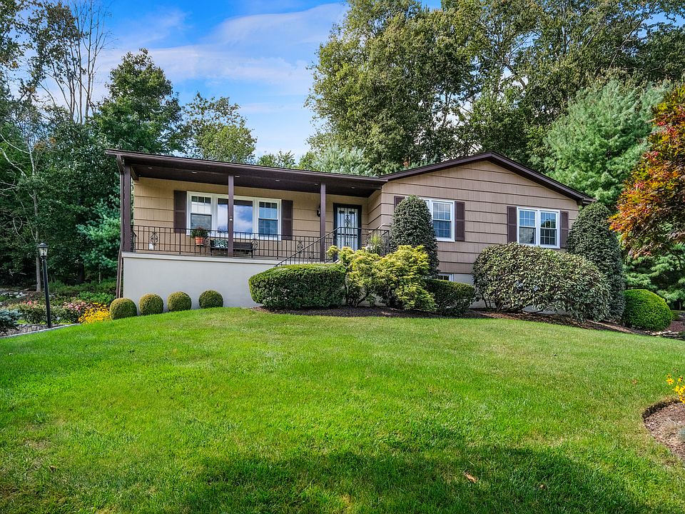 1st image of 821 Swed Cir