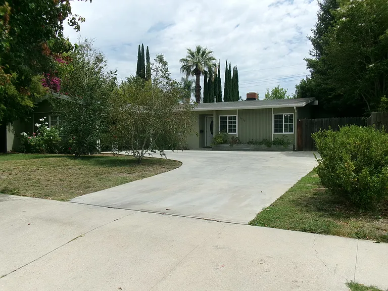 22942 Leadwell St — Photo 26