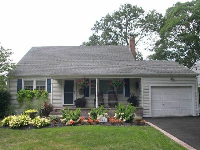 2nd image of 122 Cadman Ave