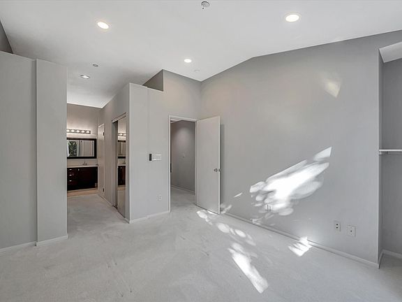 4th image of 6985 Rodling Dr