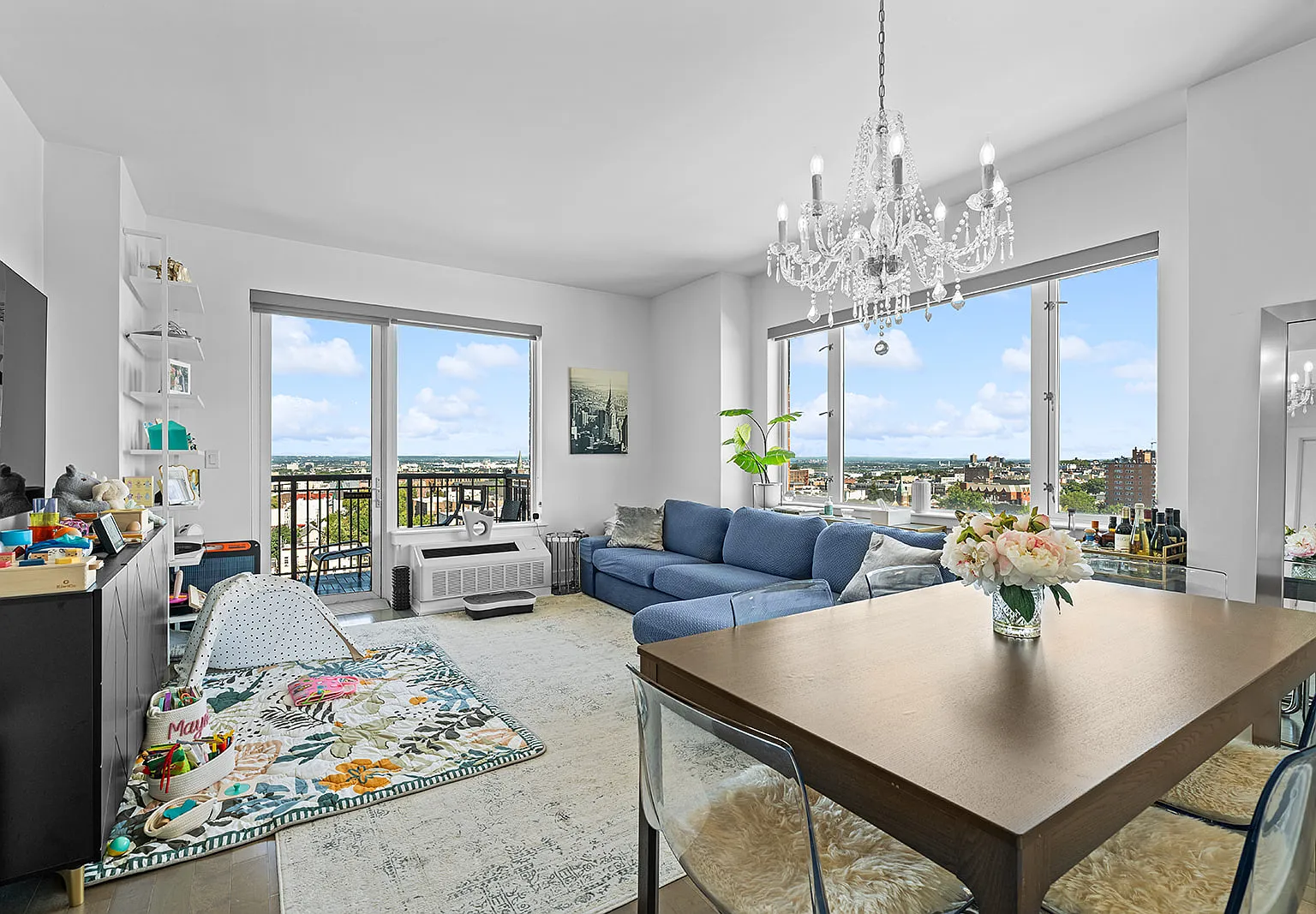 2 bed, 1048 sqft, $3,900 — Photo 1