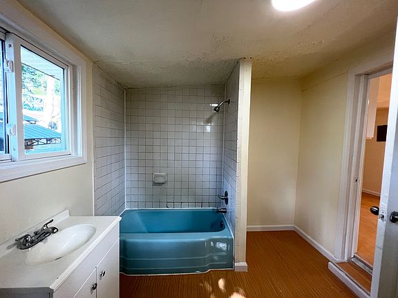 4th image of 280 Bishop St