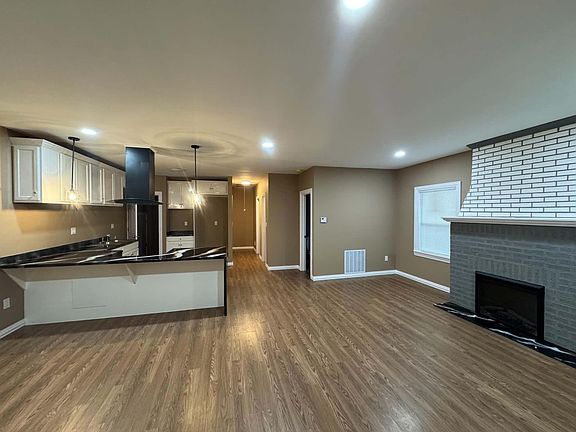 3rd image of 2451 Polk St