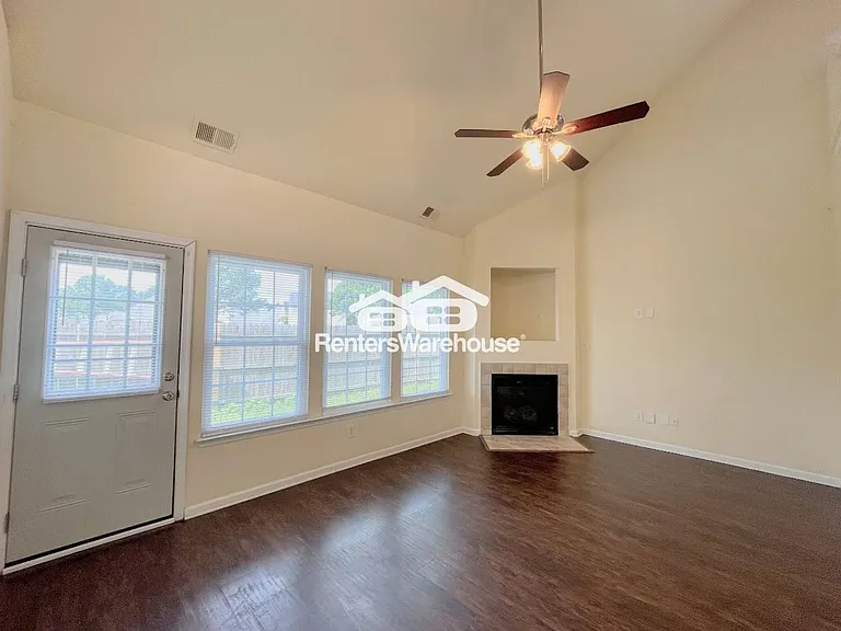 3711 Bay Cres — Photo 7