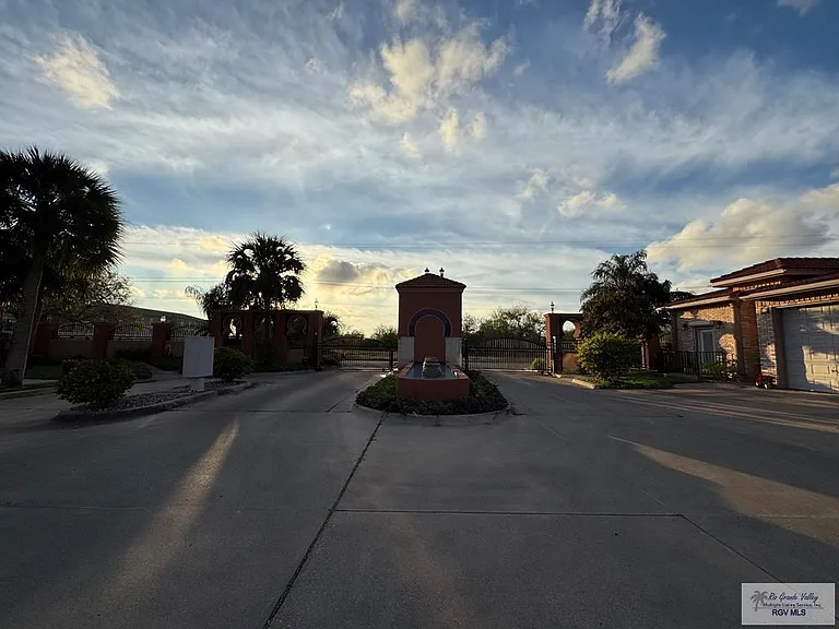 2200 Laredo Rd #12 — Photo 3