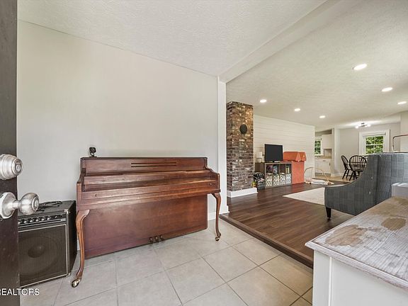 4th image of 6411 Bob Varner Rd
