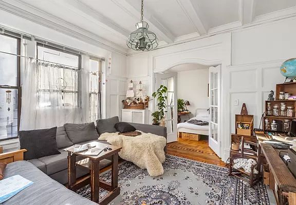 5th image of 238 W 106th St APT 6C