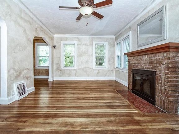 5th image of 601 E 62nd St